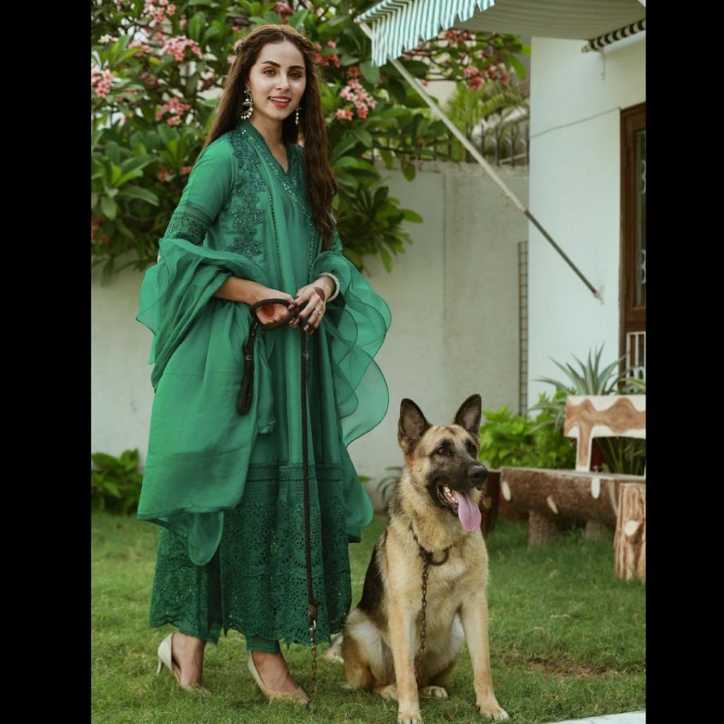 Nimra Khan And Her Sister Twinning In Matching Outfits On Eid