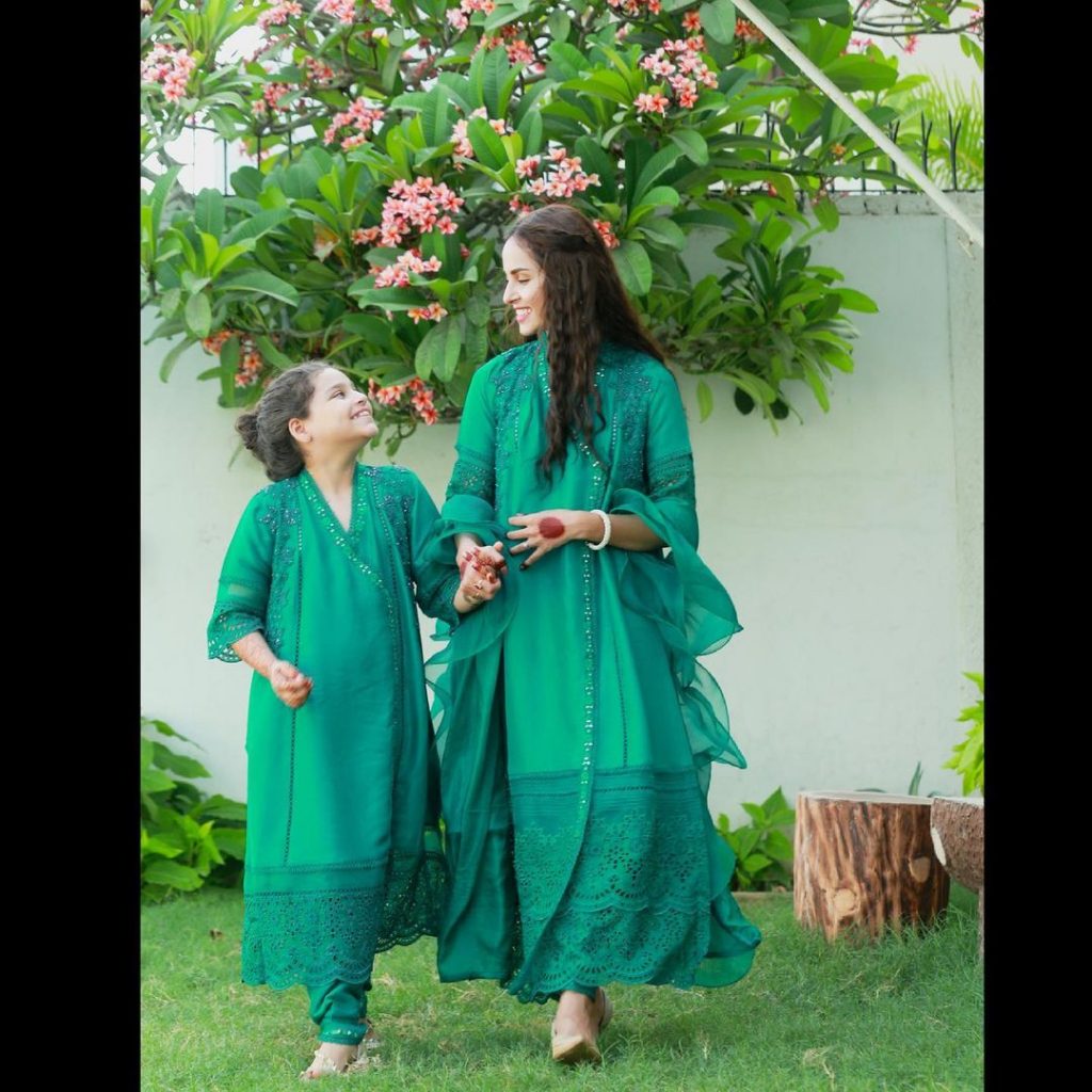 Nimra Khan And Her Sister Twinning In Matching Outfits On Eid