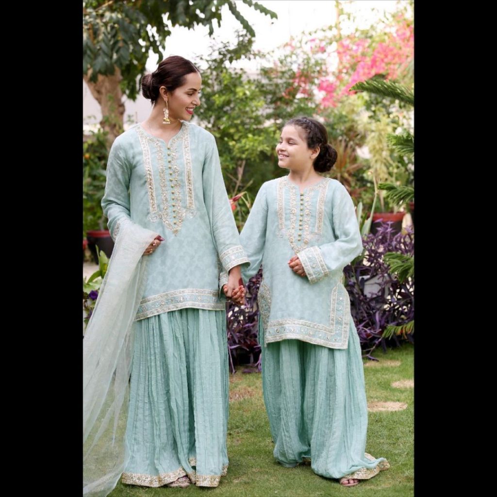 Nimra Khan And Her Sister Twinning In Matching Outfits On Eid