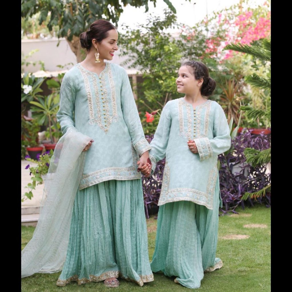 Nimra Khan And Her Sister Twinning In Matching Outfits On Eid