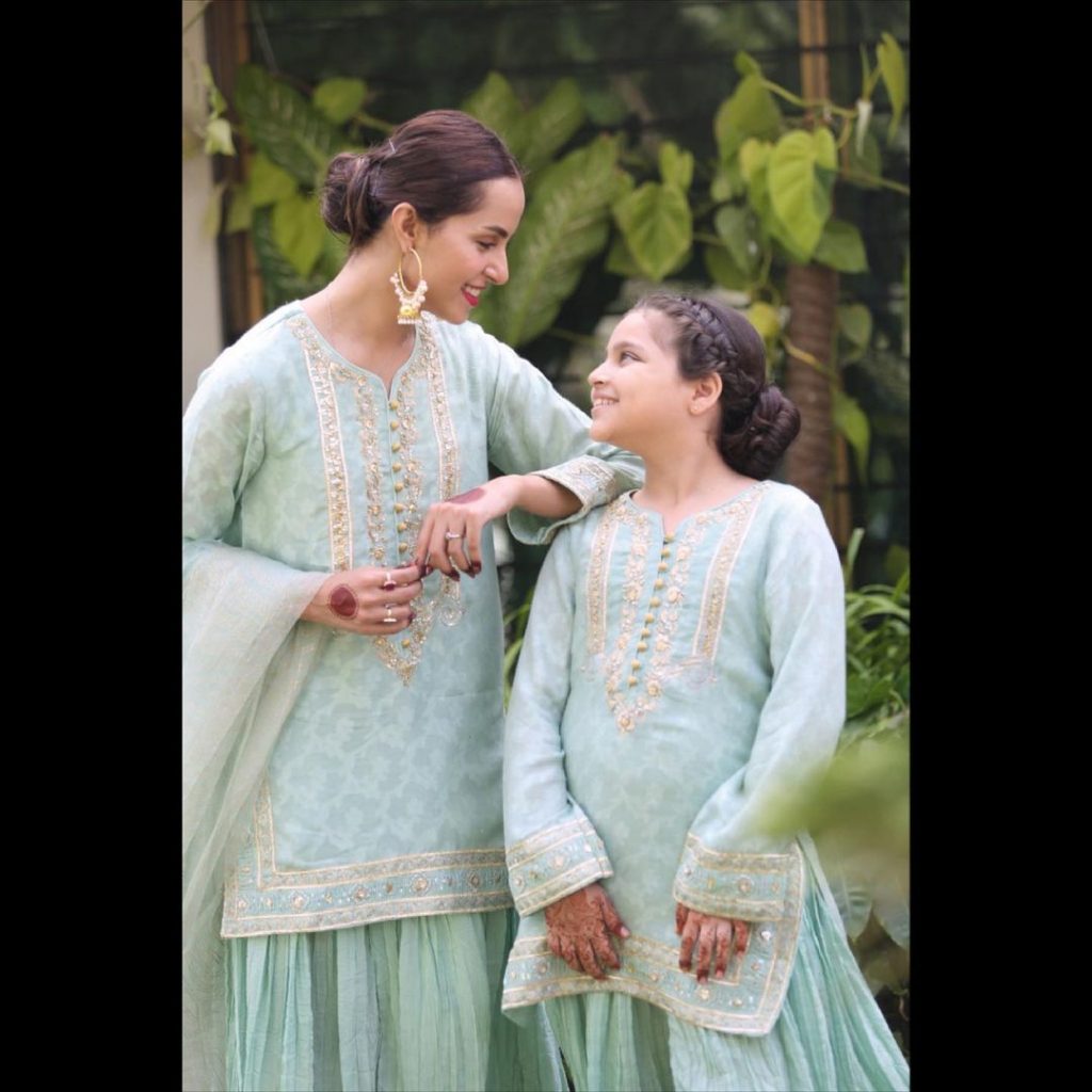 Nimra Khan And Her Sister Twinning In Matching Outfits On Eid