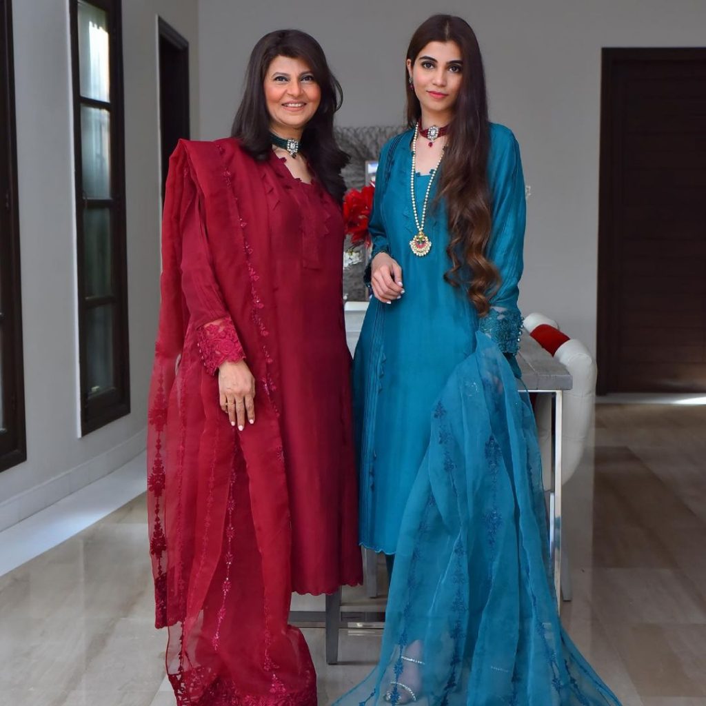 Rubina Ashraf With Her Daughter Minna Tariq- Adorable Pictures