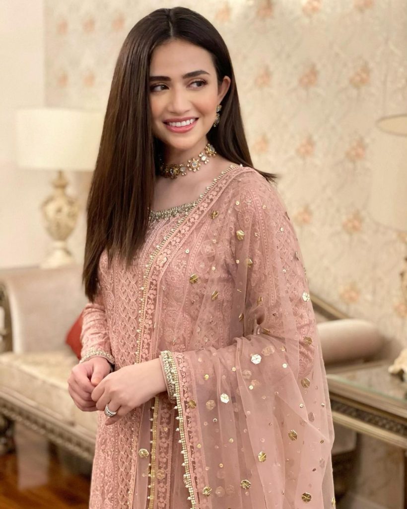 Sana Javed Looked Stunning At Dinner Hosted By A Friend