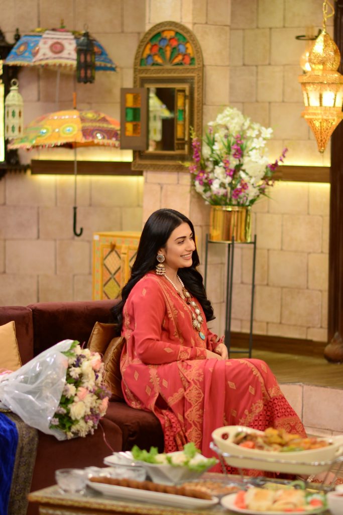 Beautiful Pictures Of Sarah Khan And Mansha Pasha From The Set Of Shan-e-Suhoor
