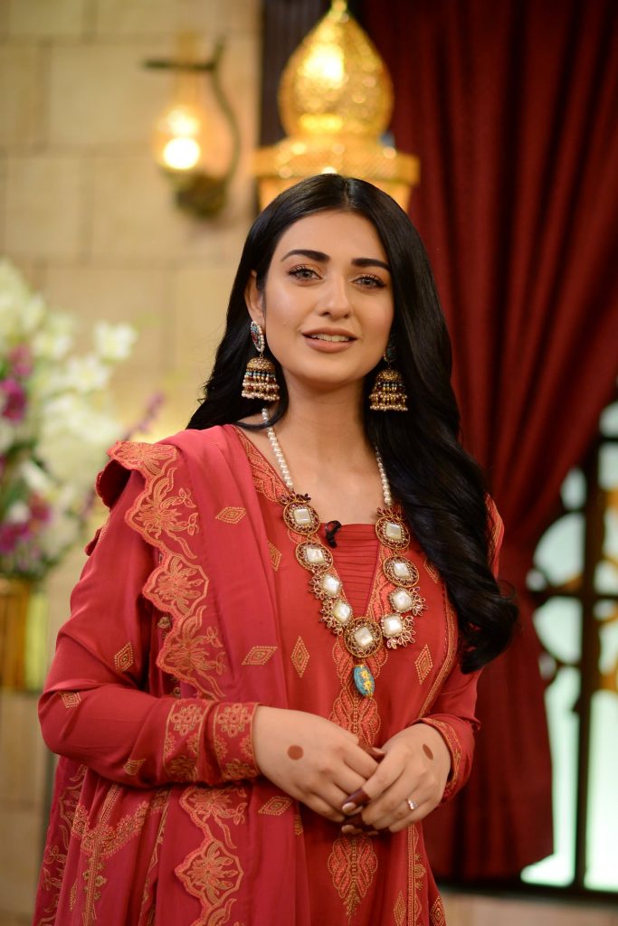 Beautiful Pictures Of Sarah Khan And Mansha Pasha From The Set Of Shan-e-Suhoor