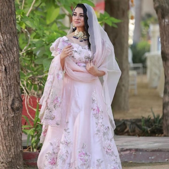 Sarah Khan's Beautiful Bridal Look For Upcoming Drama Laapata