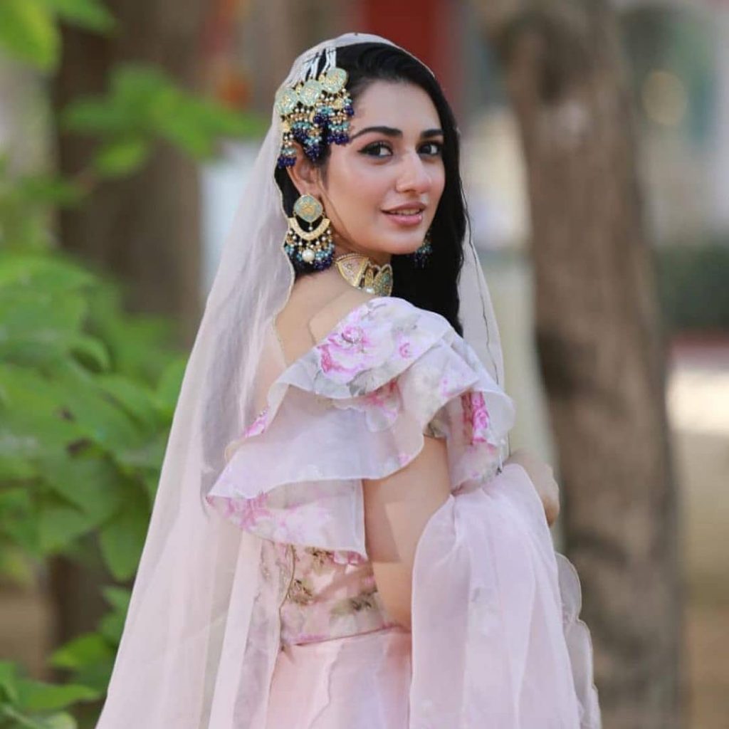 Sarah Khan's Beautiful Bridal Look For Upcoming Drama Laapata