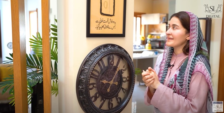 Shaista Lodhi Showing The Tabarrukaat Of Khana e Kaaba And Roza Rasool (S.A.W) In Her House