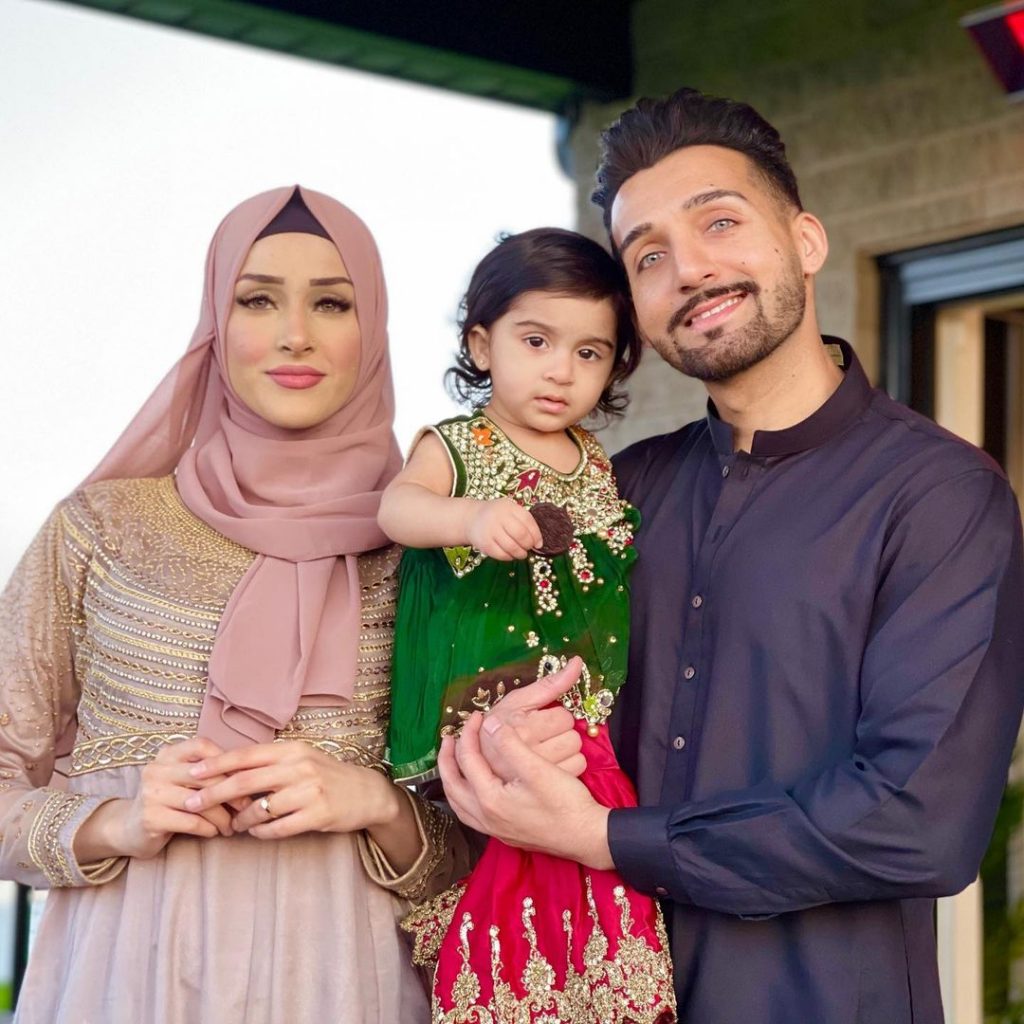 Unseen Eid Pictures Of Sham Idrees With His Family