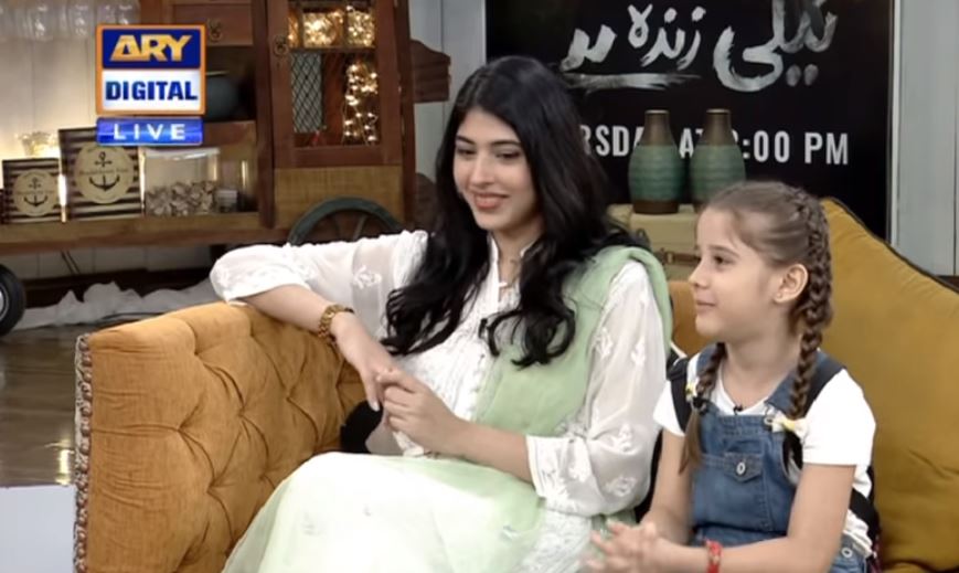 Urwa Hocane Scolds Child Star Tehreem Ali Hameed While Shooting