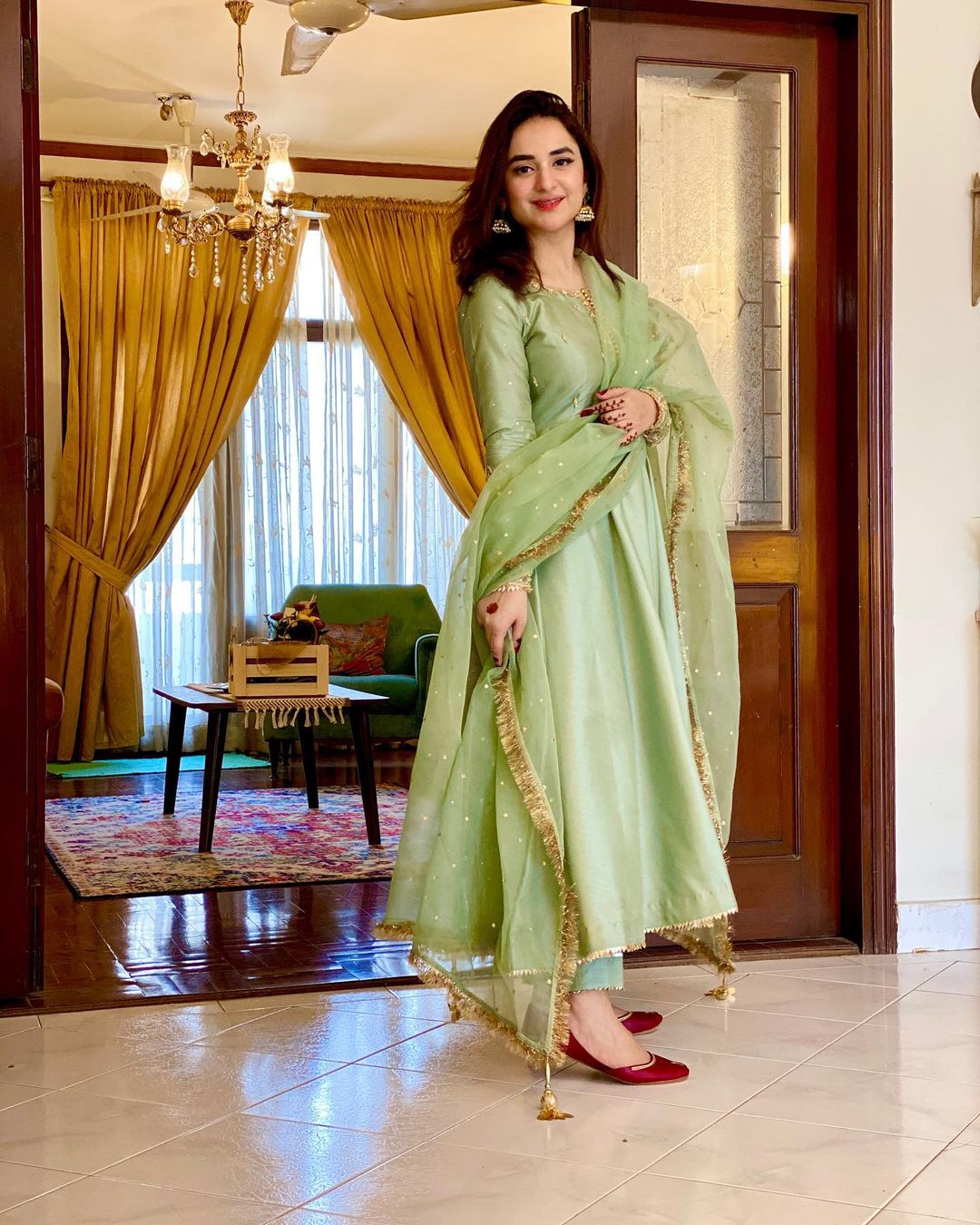 Best Dressed Pakistani Celebrities on Eid 2021