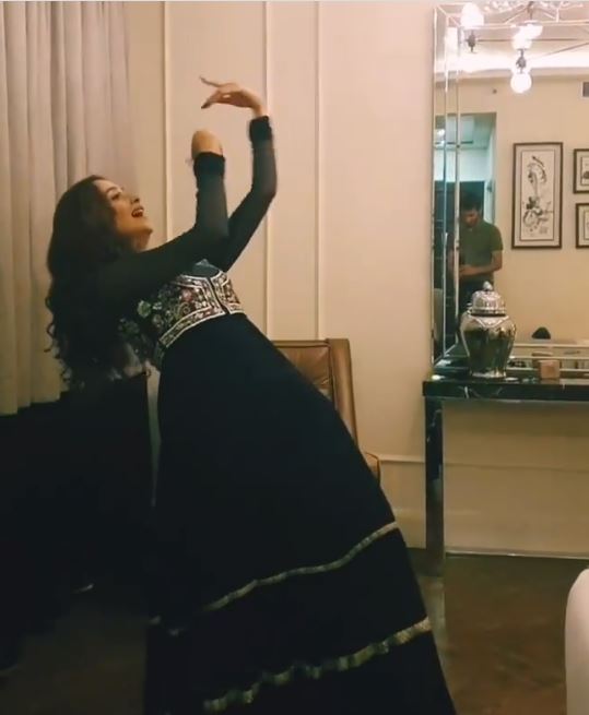 Public Reaction On Zarnish Khan's Recent Dance Video