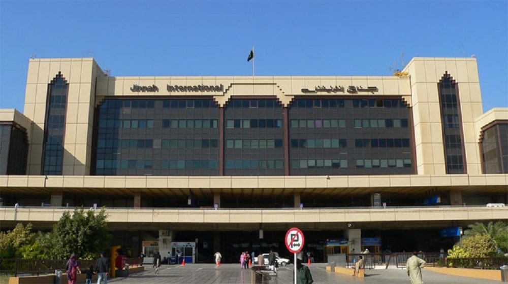 Karachi Airport Manager Returns Lost Gold and Foreign Currency to Owner