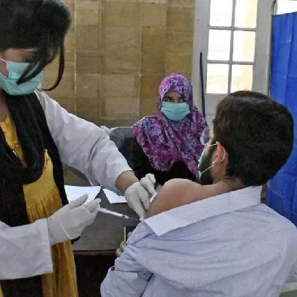 peshawar-to-impose-restrictions-on-unvaccinated-individuals