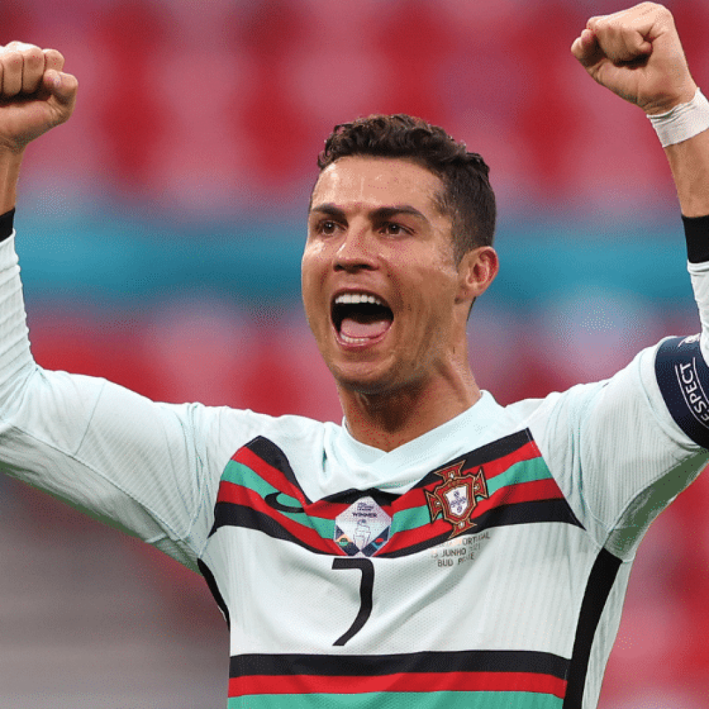 cristiano-ronaldo-becomes-the-first-to-cross-300-million-instagram-followers