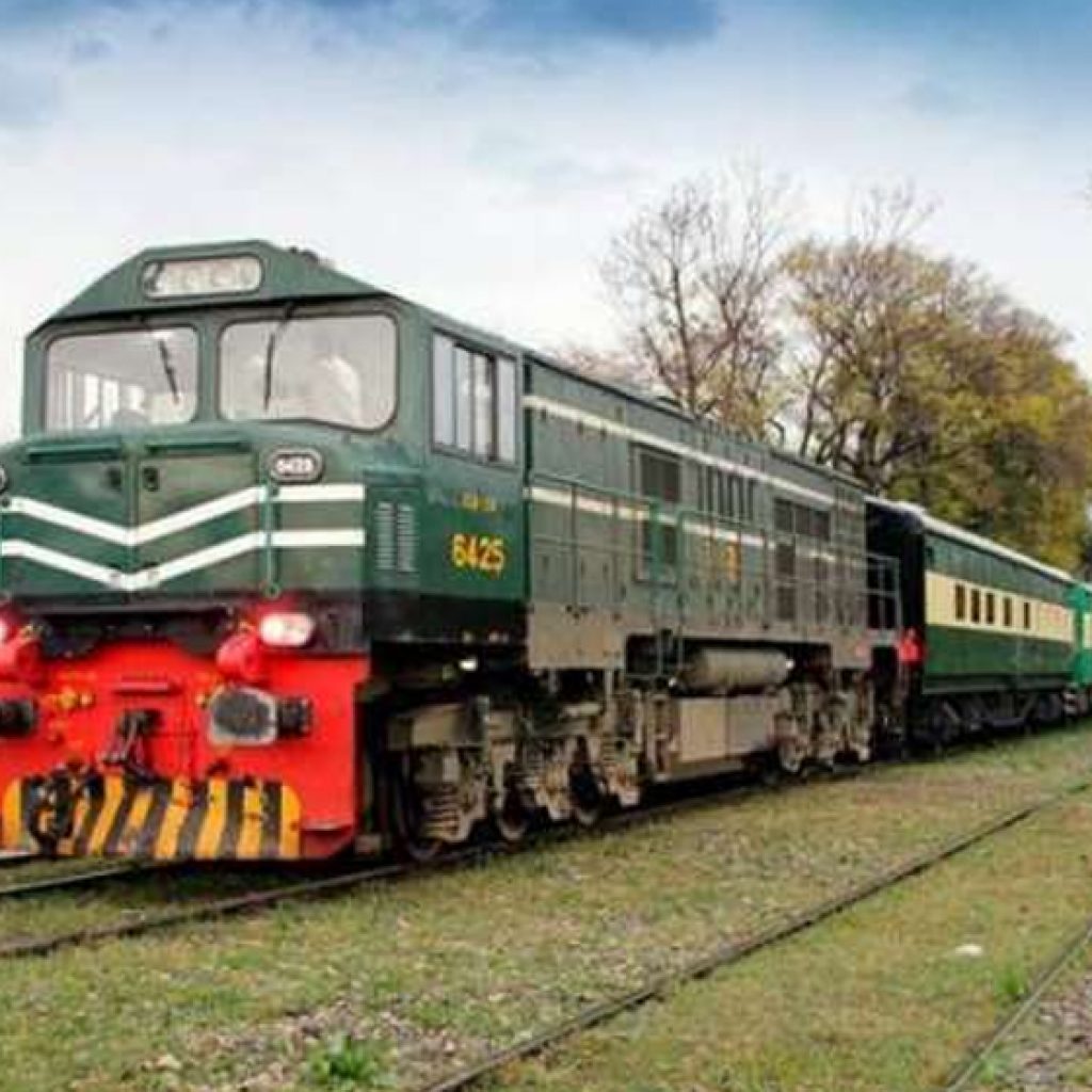 pakistan-railways-outsources-commercial-management-of-more-trains