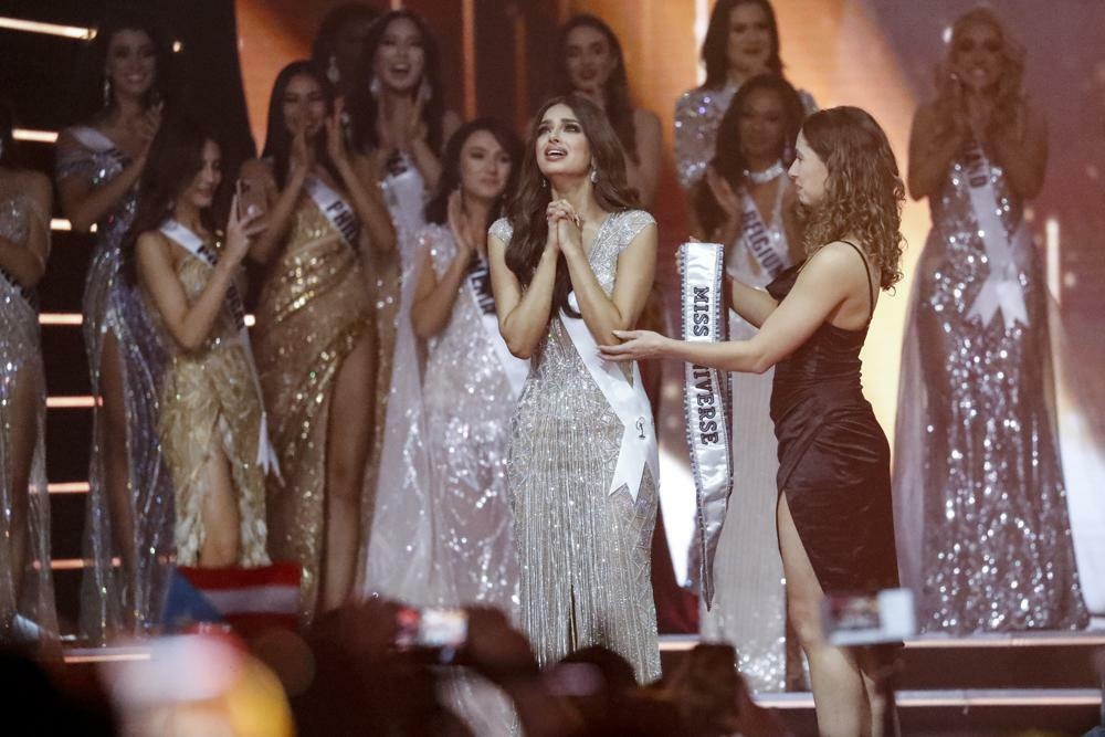 India's Harnaaz Sandhu Crowned Miss Universe 2021