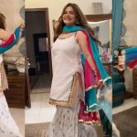 popular-host-amber-khan’s-eid-dress-invites-public-criticism