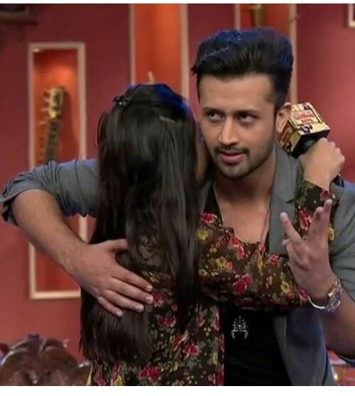 Atif Aslam Teased and Hugged Female Fans