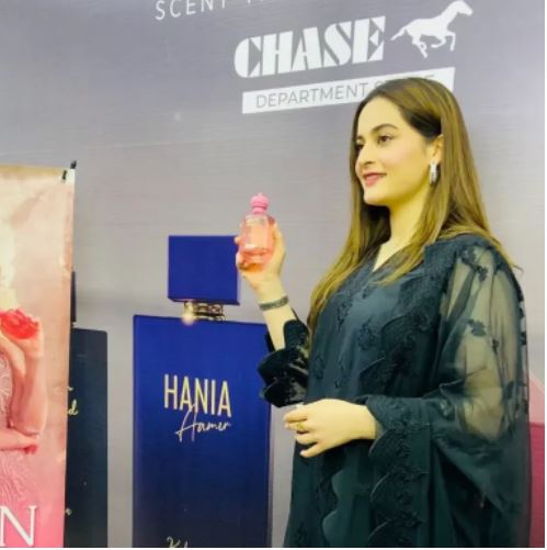 Aiman Khan's Visit To Chase Departmental Store Karachi