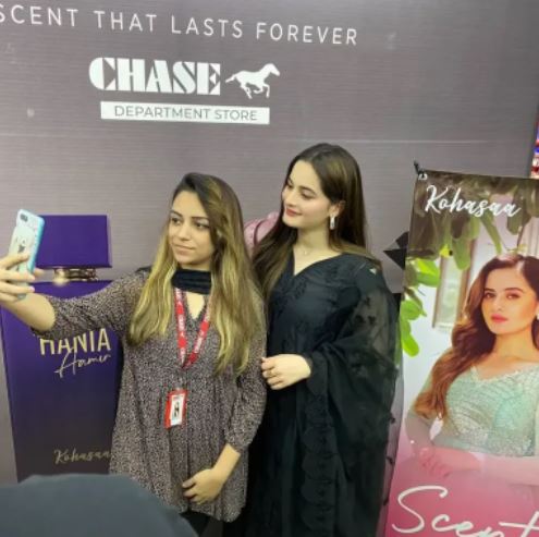 Aiman Khan's Visit To Chase Departmental Store Karachi