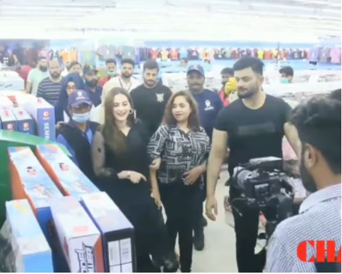 Aiman Khan's Visit To Chase Departmental Store Karachi