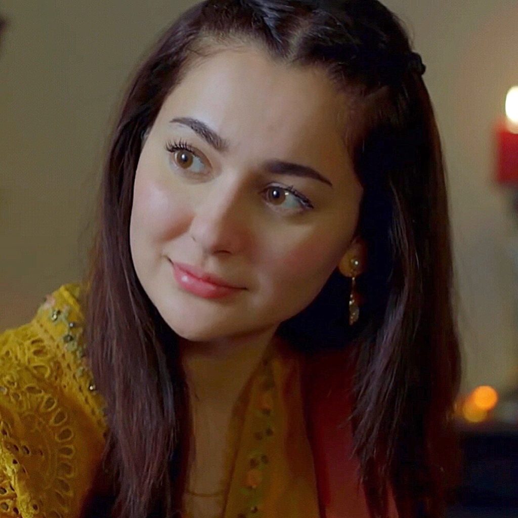 Fans Are Loving Hania Aamir & Farhan Saeed's Romance in Mere Humsafar