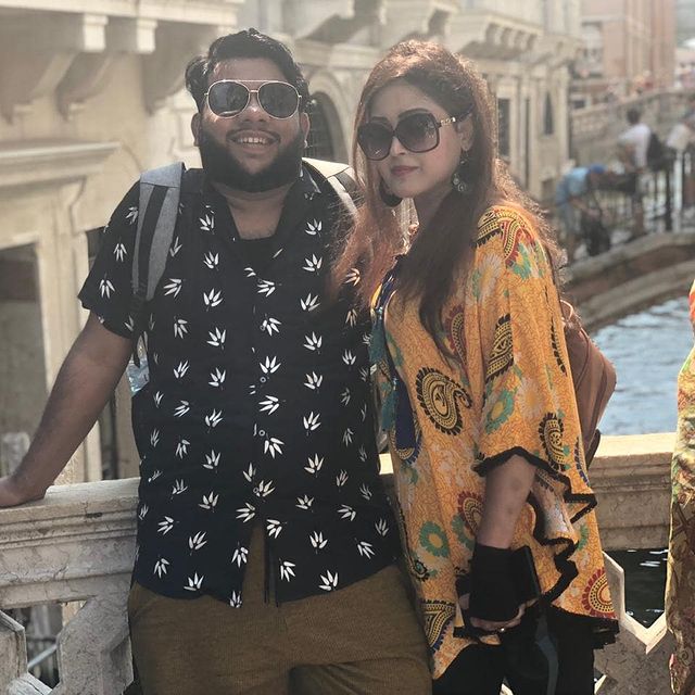 Youtuber Nadir Ali's Beautiful Clicks With Wife