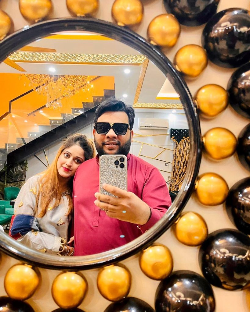 Youtuber Nadir Ali's Beautiful Clicks With Wife