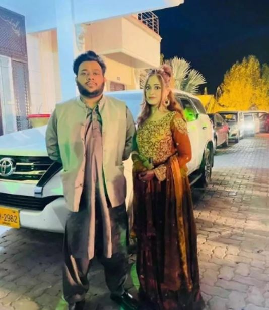 Youtuber Nadir Ali's Beautiful Clicks With Wife