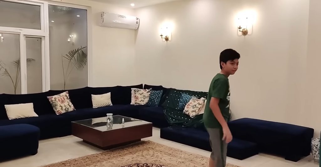 Pehlaj Iqrar Ul Hassan Gave a Detailed Tour of His House