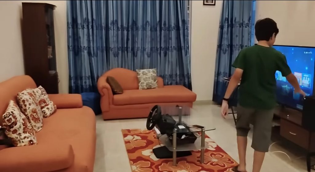 Pehlaj Iqrar Ul Hassan Gave a Detailed Tour of His House