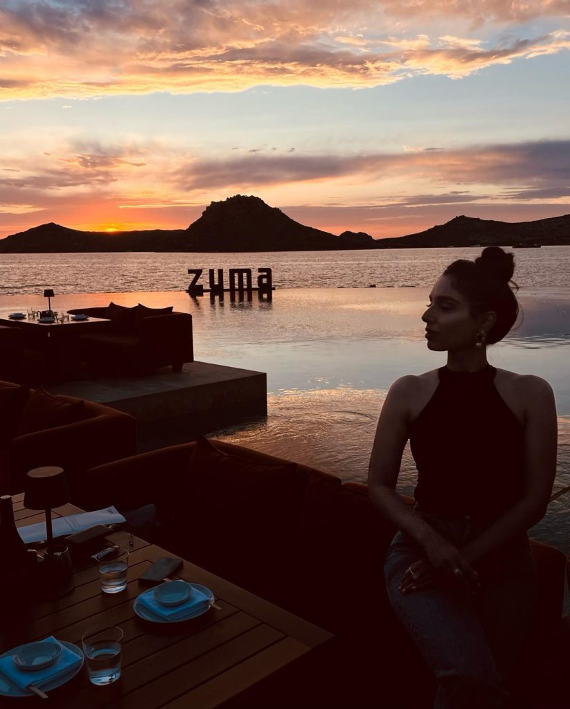 Sports Anchor Zainab Abbas Setting Major Styling Goals On Vacations