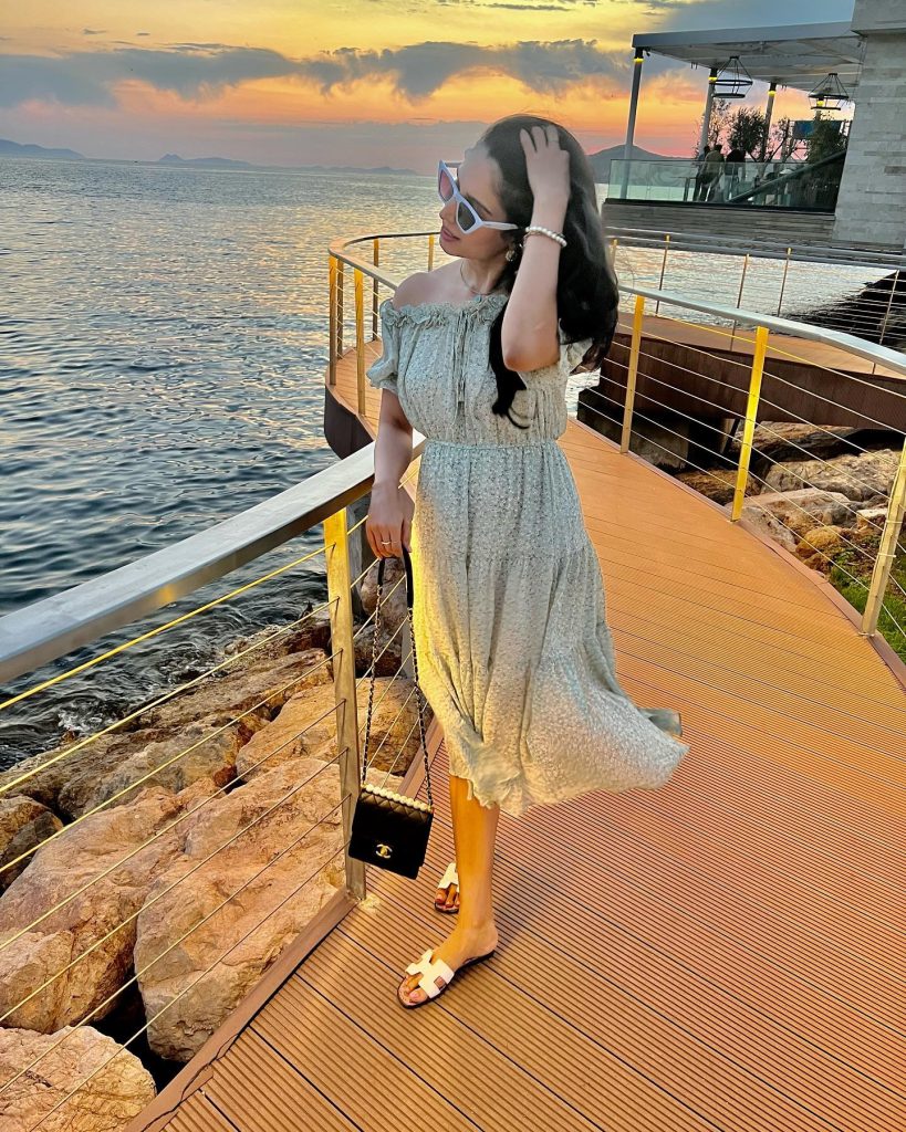 Sports Anchor Zainab Abbas Setting Major Styling Goals On Vacations