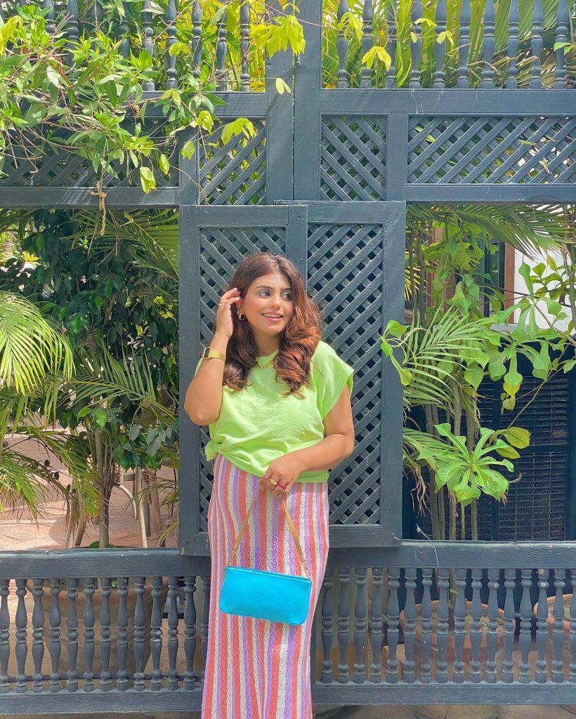 Pregnant Anumta Qureshi Enjoying Sunday Brunch - Shares Pictures