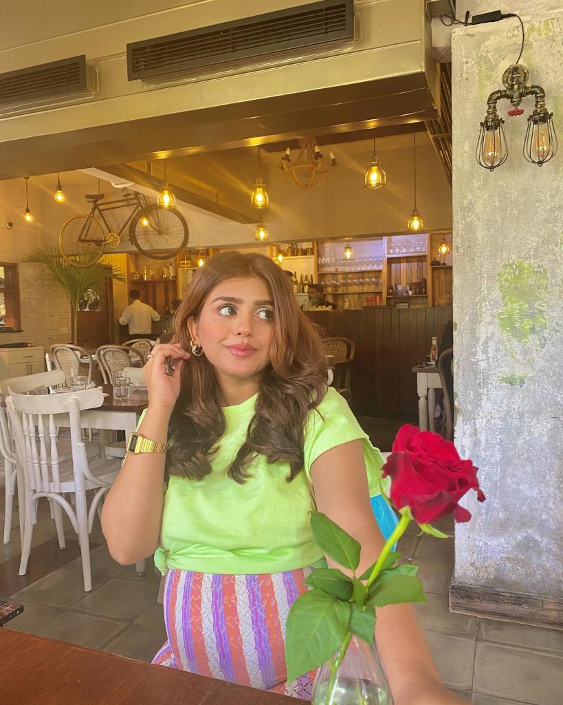 Pregnant Anumta Qureshi Enjoying Sunday Brunch - Shares Pictures