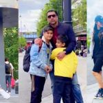 sana-fakhar’s-bewitching-family-clicks-from-london