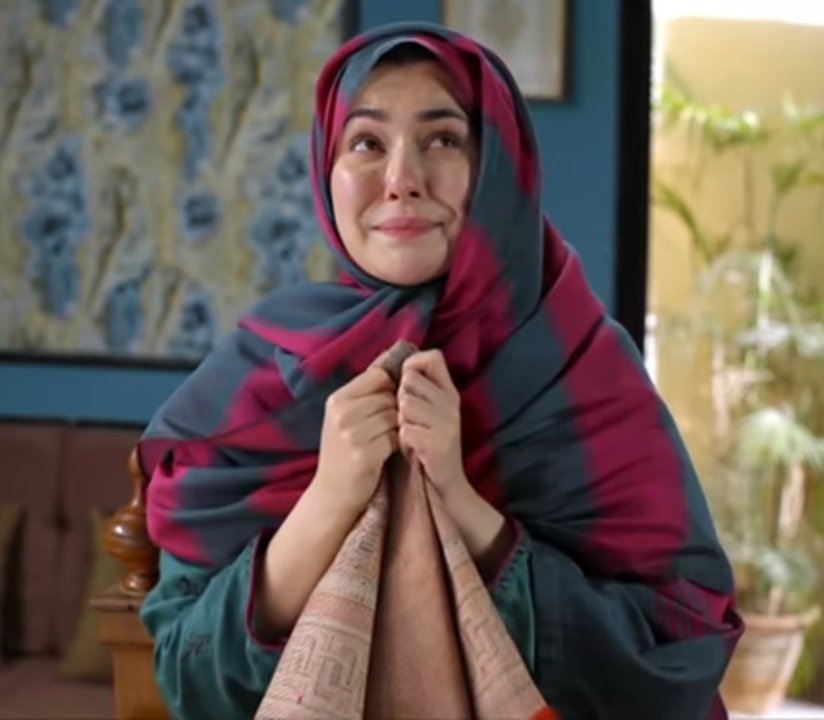 Twitter Users Praise Hania Aamir's Acting In Mere Humsafar