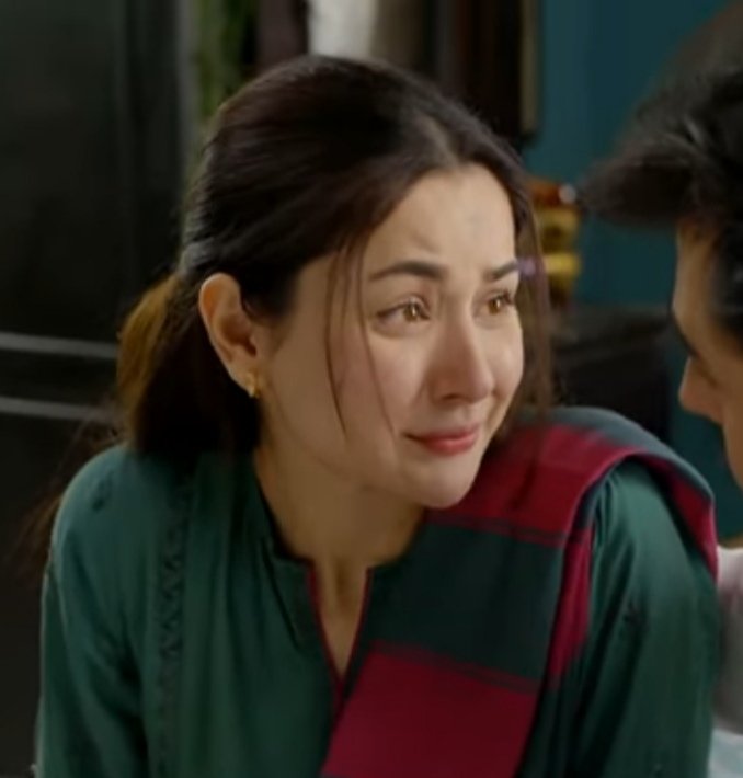 Twitter Users Praise Hania Aamir's Acting In Mere Humsafar