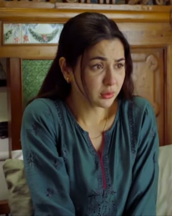 Twitter Users Praise Hania Aamir's Acting In Mere Humsafar