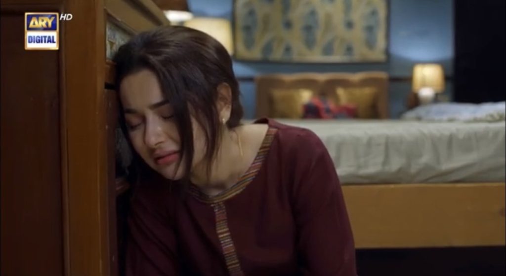 Twitter Users Praise Hania Aamir's Acting In Mere Humsafar