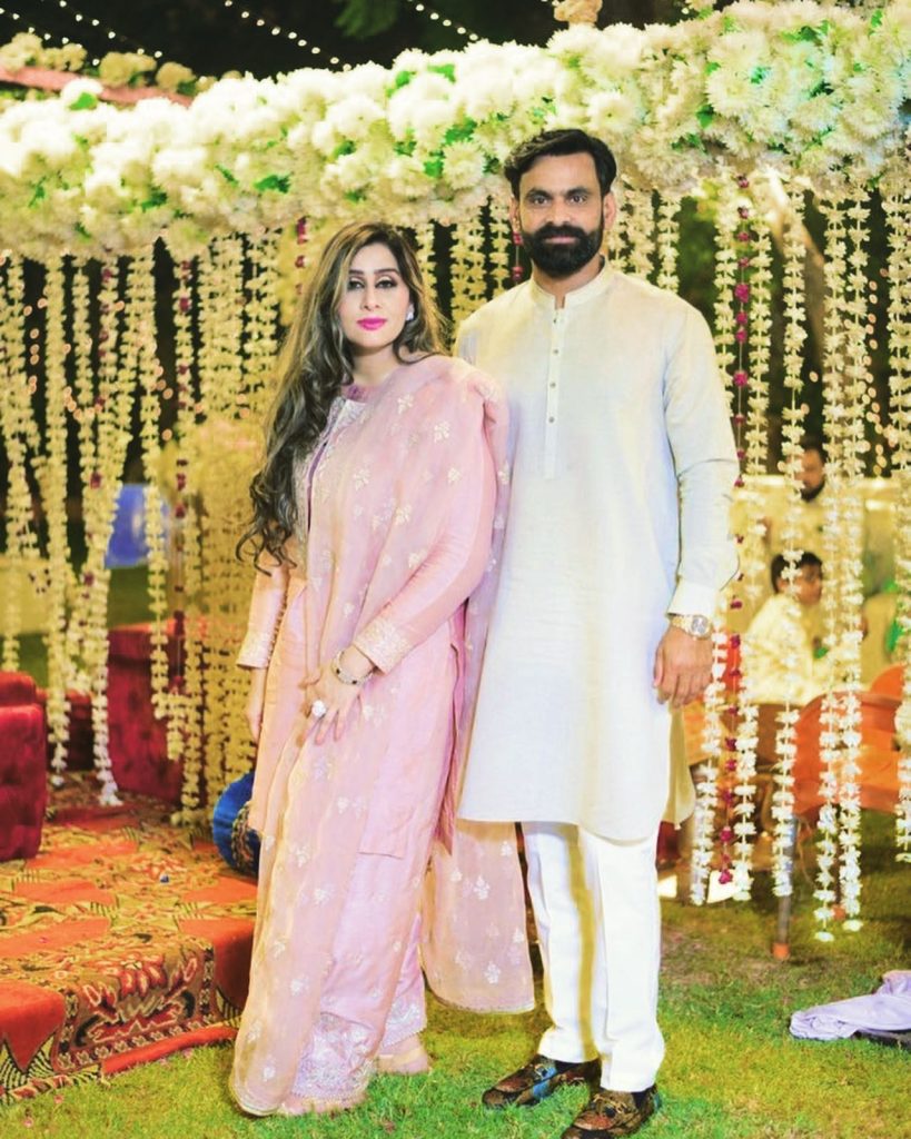 Cricketer Mohammad Hafeez Beautiful Family Pictures