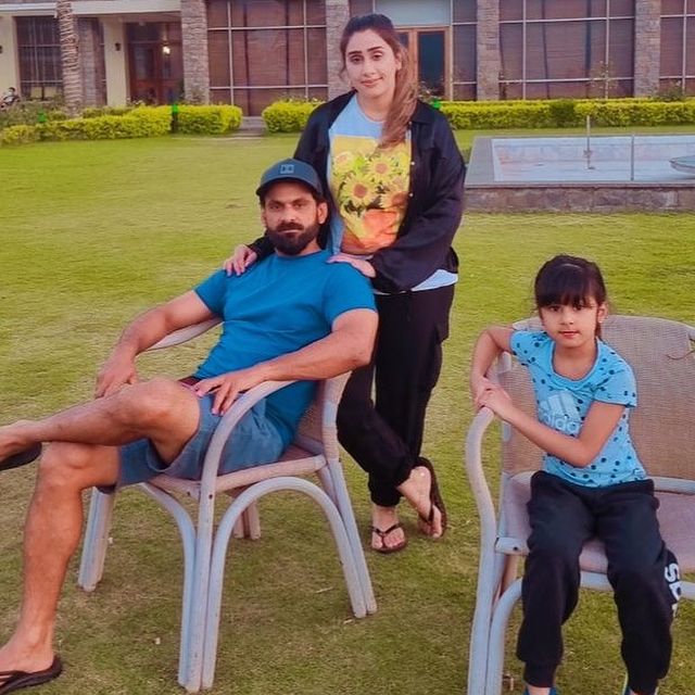 Cricketer Mohammad Hafeez Beautiful Family Pictures