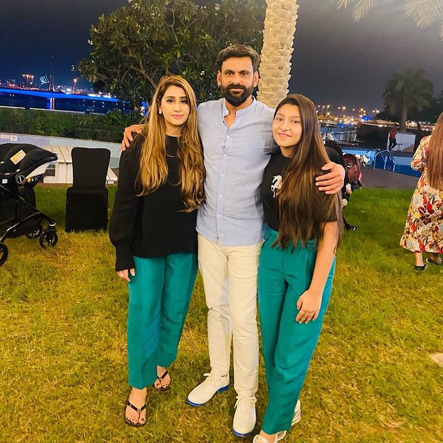 Cricketer Mohammad Hafeez Beautiful Family Pictures