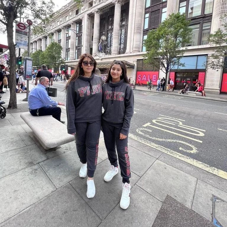 Cricketer Mohammad Hafeez's Family Trip To London