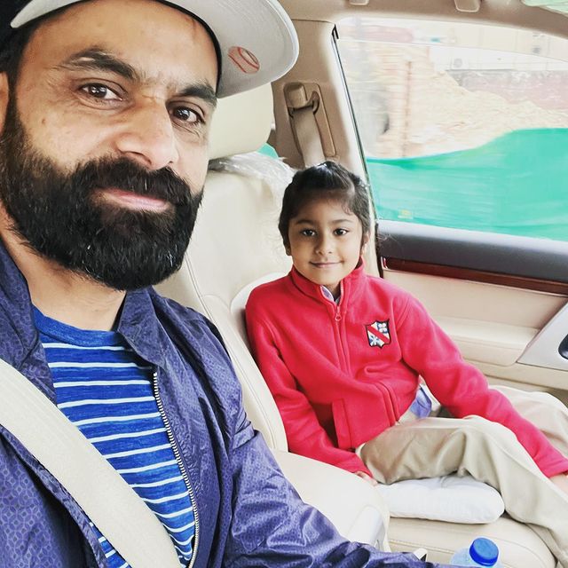 Cricketer Mohammad Hafeez Beautiful Family Pictures