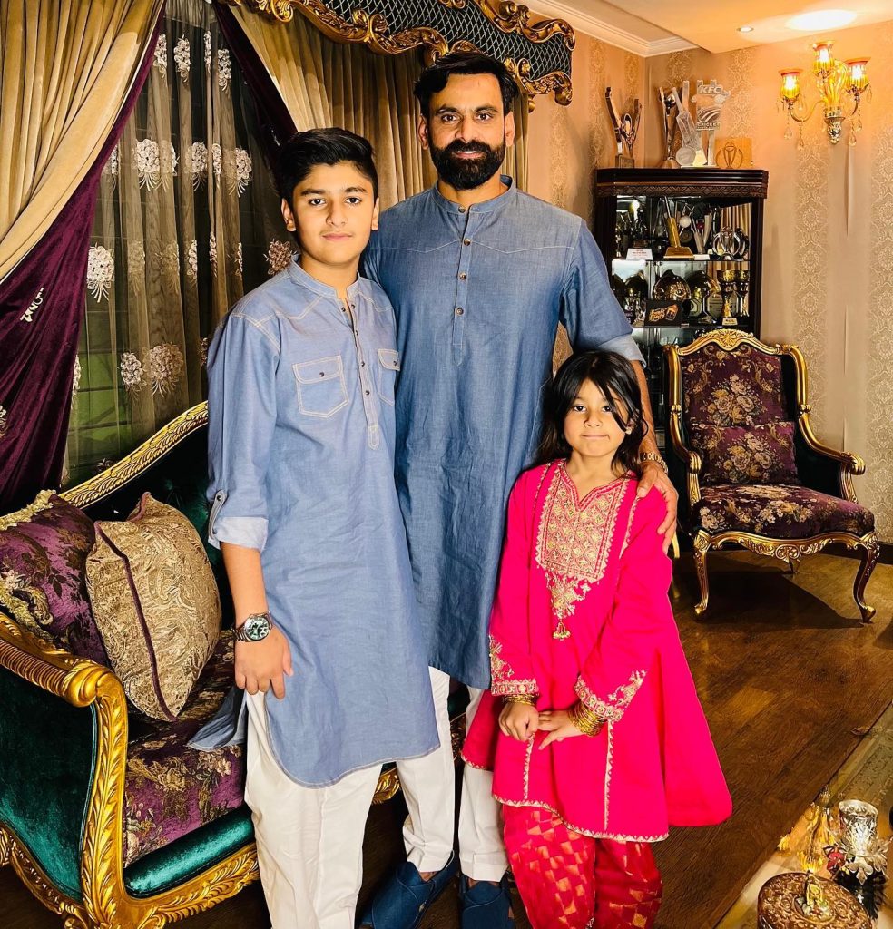 Cricketer Mohammad Hafeez Beautiful Family Pictures