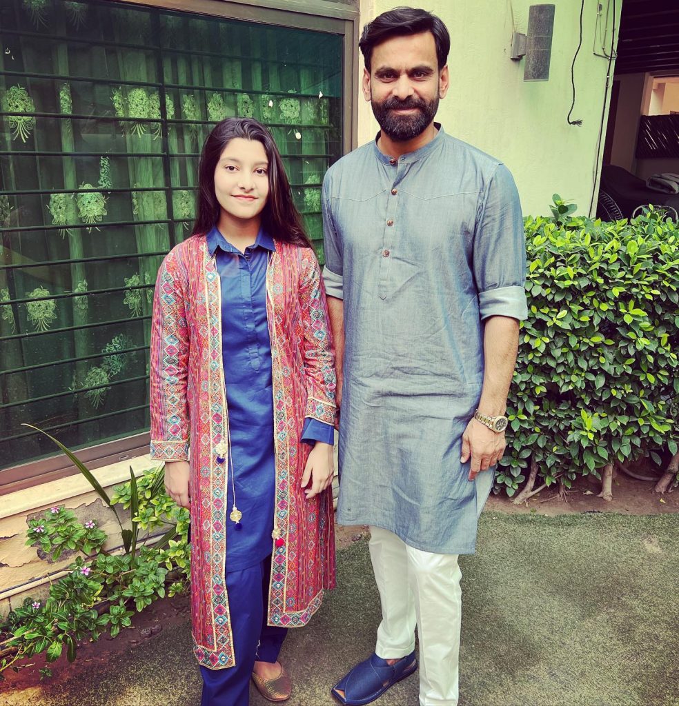 Cricketer Mohammad Hafeez Beautiful Family Pictures