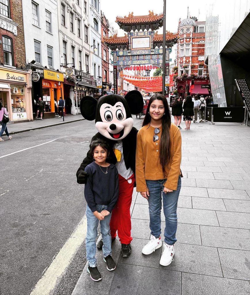 Mohammad Hafeez's Latest Family Pictures From London