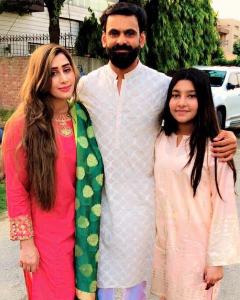 Cricketer Mohammad Hafeez Beautiful Family Pictures